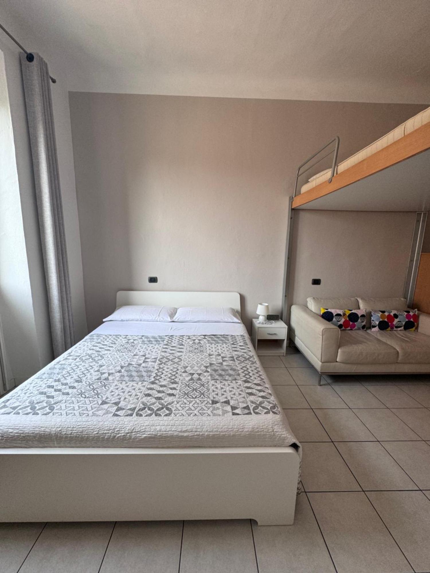 Sawasdee 37 Apartment มอนซา ภายนอก รูปภาพ